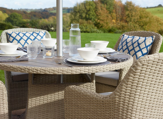 TETBURY 4 SEAT SET 110CM PARASOL & BASE