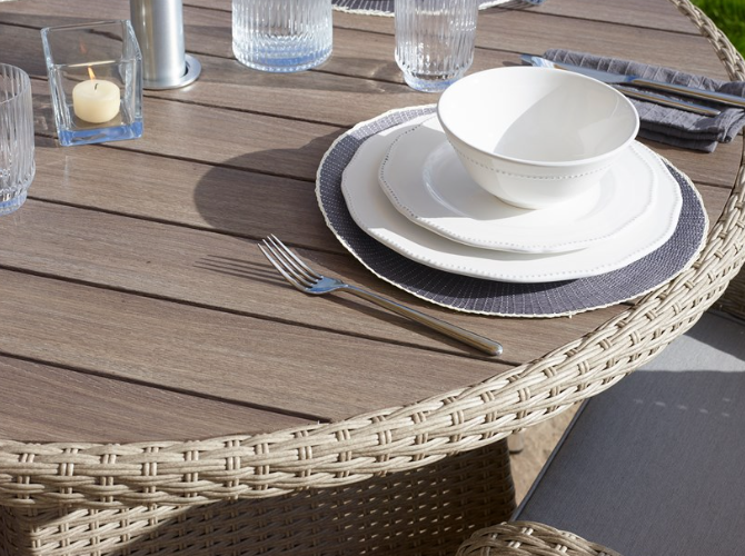 TETBURY 4 SEAT SET 110CM PARASOL & BASE