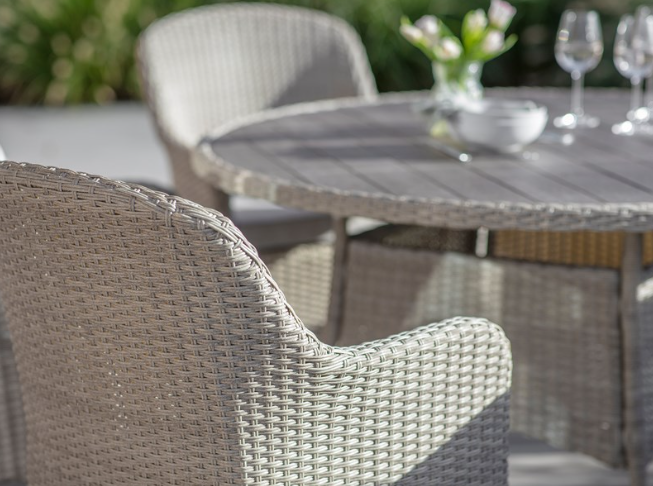 TETBURY 6 SEAT SET 135CM PARASOL & BASE NUTMEG